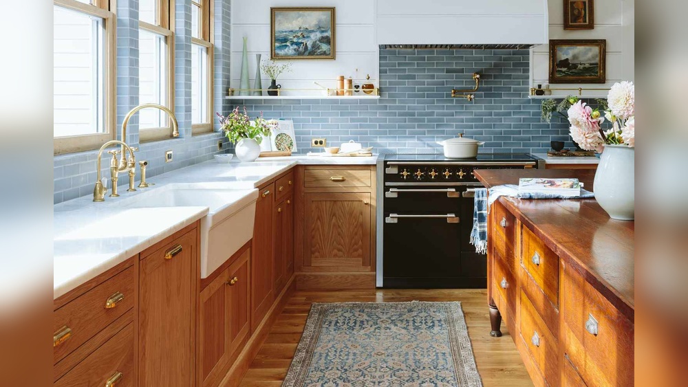 How to Make Oak Kitchen Cabinets Look Modern?